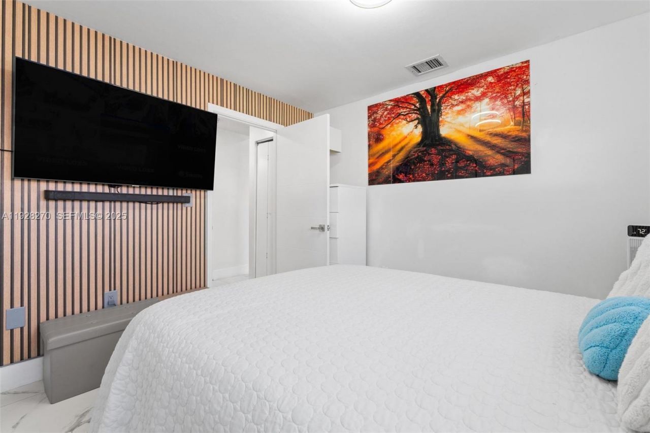 8822 NW 112th Ter, Hialeah Gardens, FL 33018 Photo