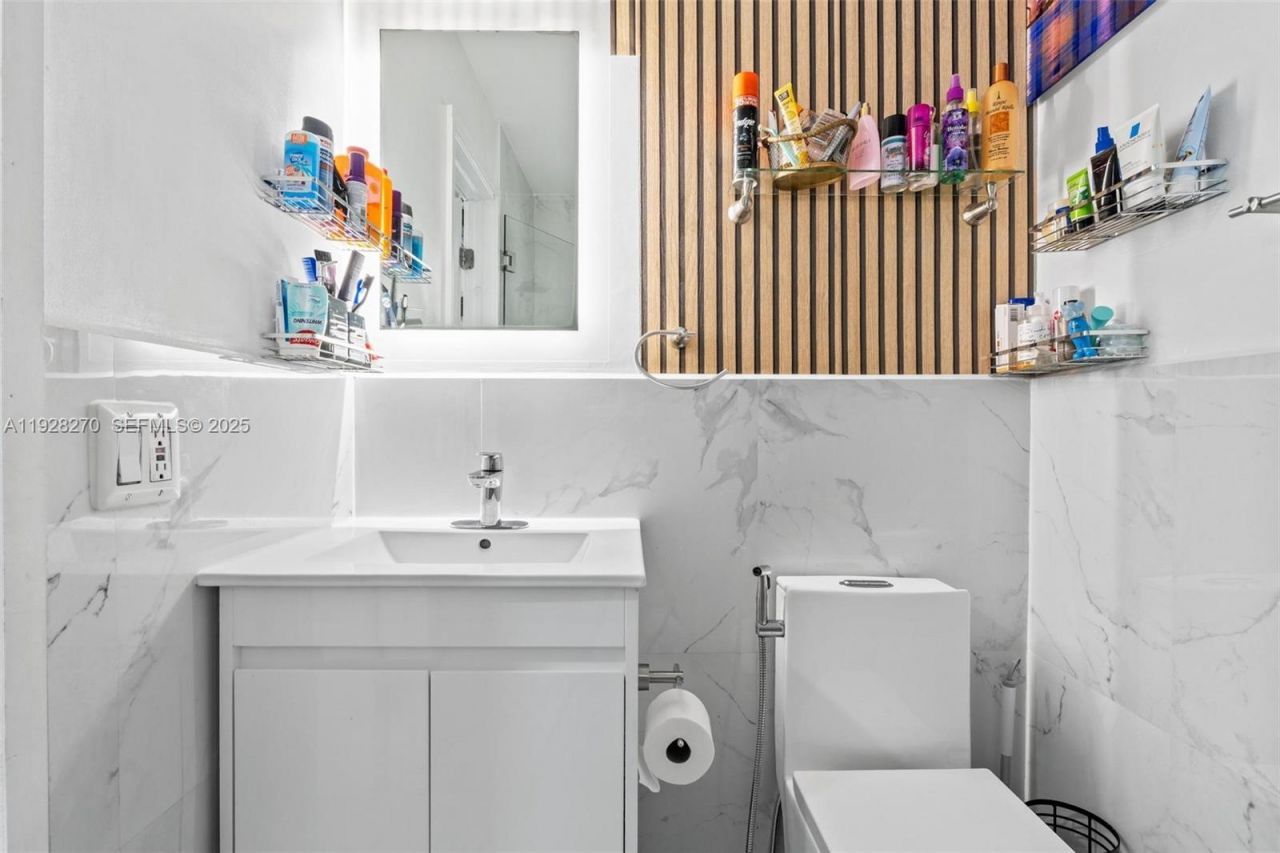 8822 NW 112th Ter, Hialeah Gardens, FL 33018 Photo