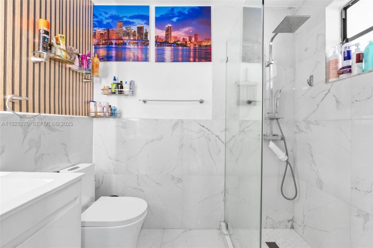 8822 NW 112th Ter, Hialeah Gardens, FL 33018 Photo