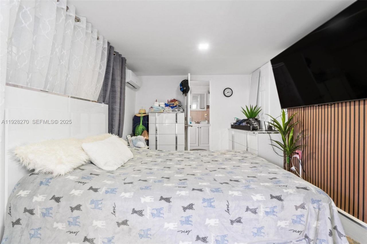 8822 NW 112th Ter, Hialeah Gardens, FL 33018 Photo