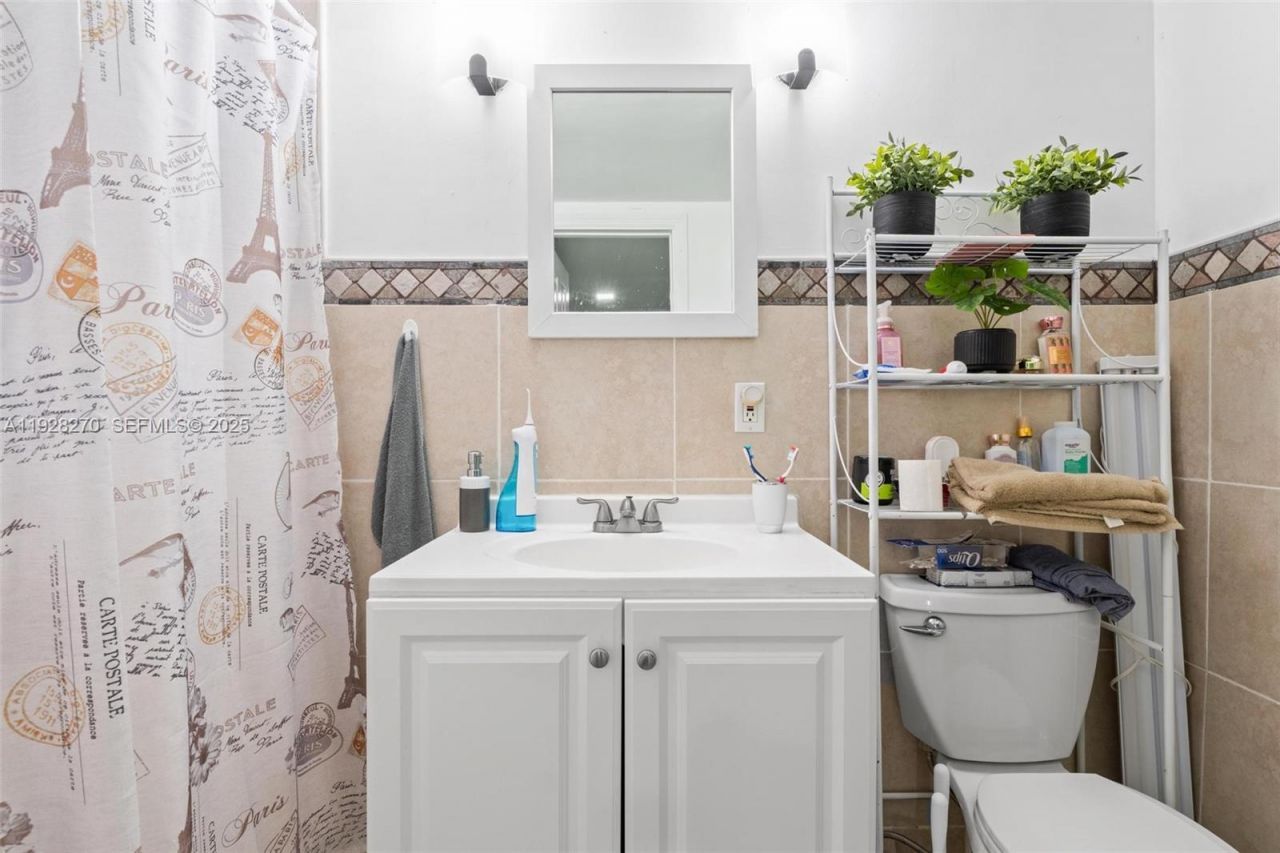 8822 NW 112th Ter, Hialeah Gardens, FL 33018 Photo