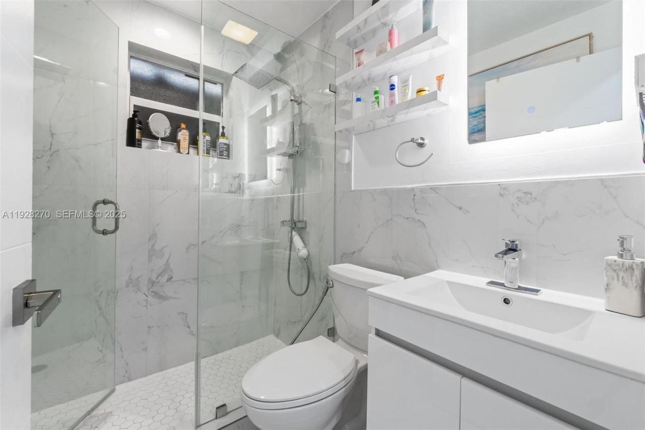 8822 NW 112th Ter, Hialeah Gardens, FL 33018 Photo