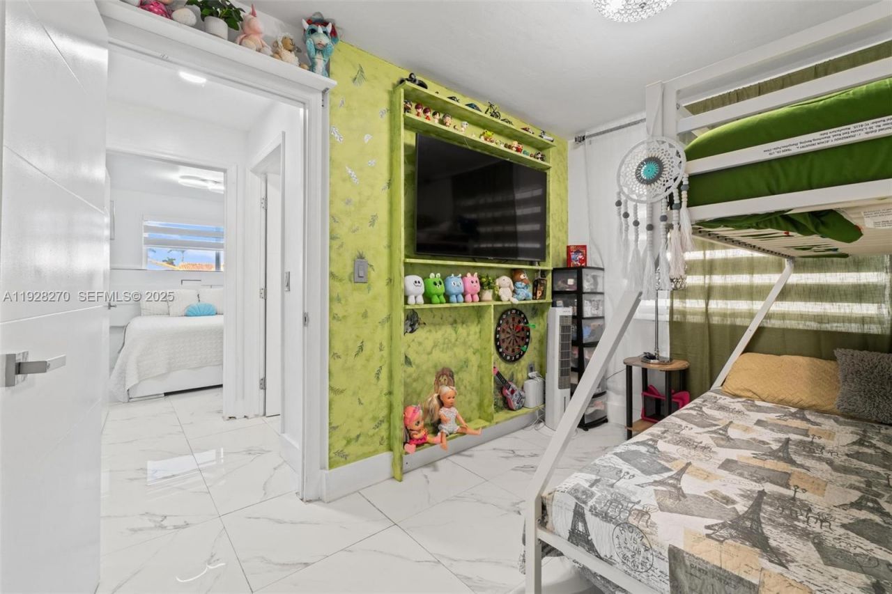 8822 NW 112th Ter, Hialeah Gardens, FL 33018 Photo