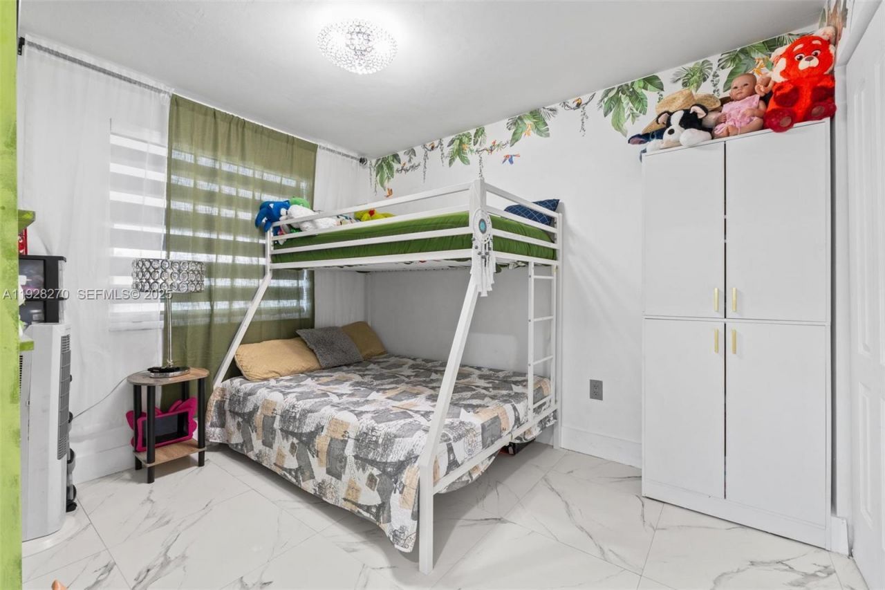 8822 NW 112th Ter, Hialeah Gardens, FL 33018 Photo