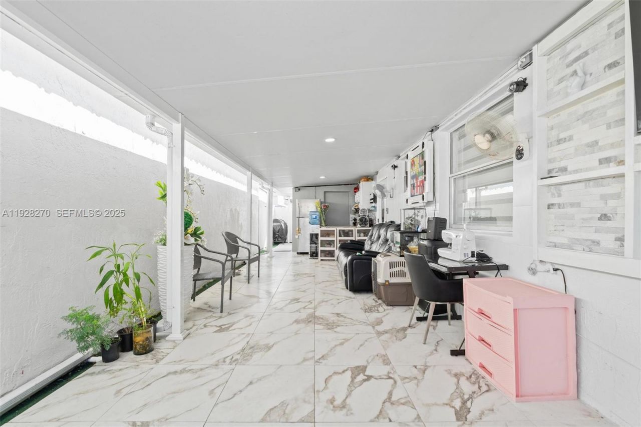 8822 NW 112th Ter, Hialeah Gardens, FL 33018 Photo