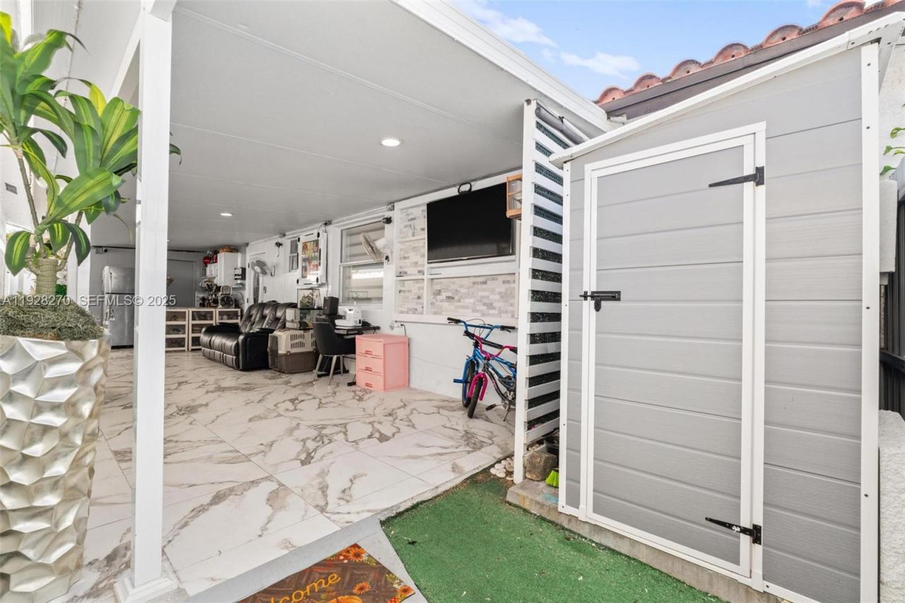 8822 NW 112th Ter, Hialeah Gardens, FL 33018 Photo