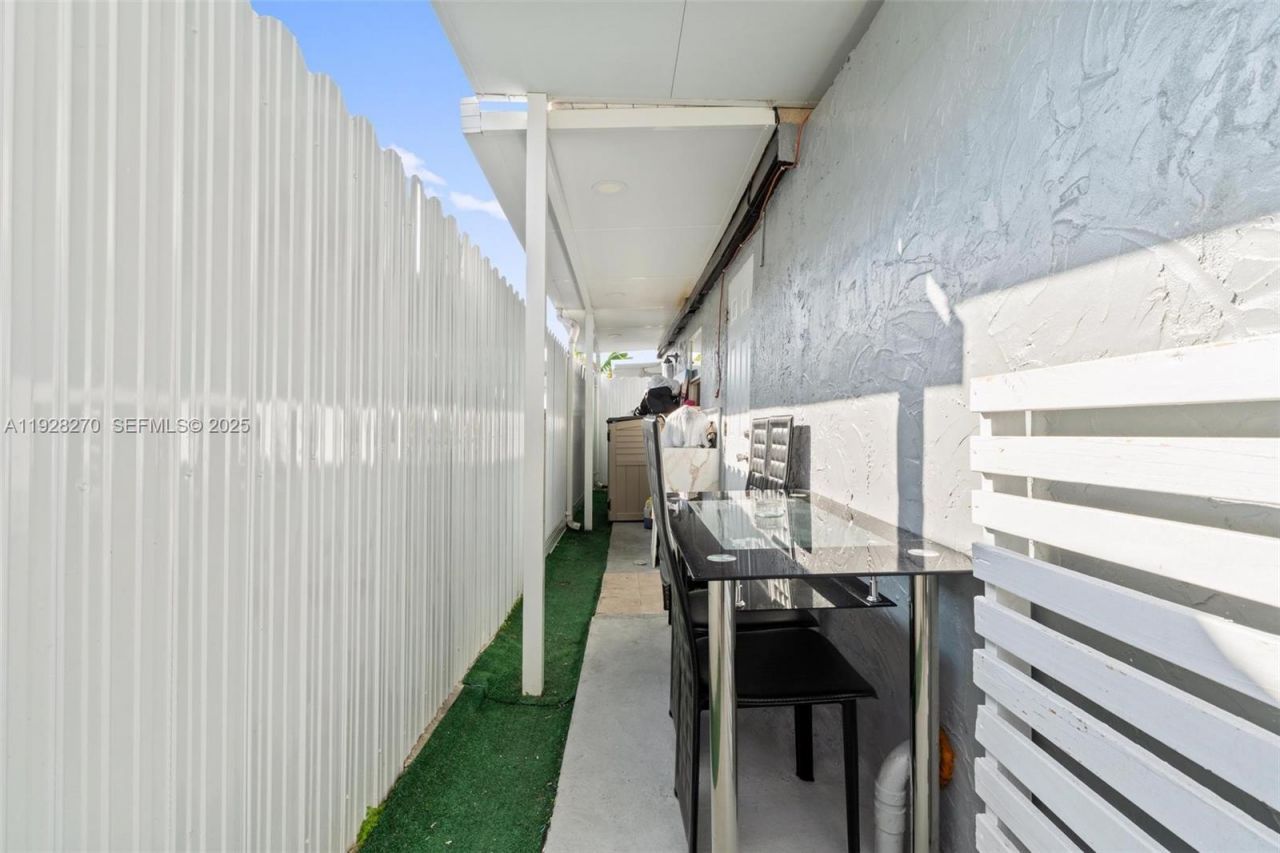 8822 NW 112th Ter, Hialeah Gardens, FL 33018 Photo