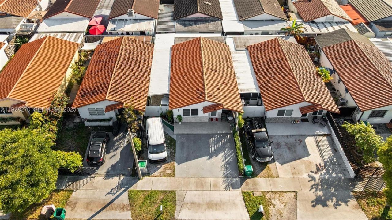 8822 NW 112th Ter, Hialeah Gardens, FL 33018 Photo