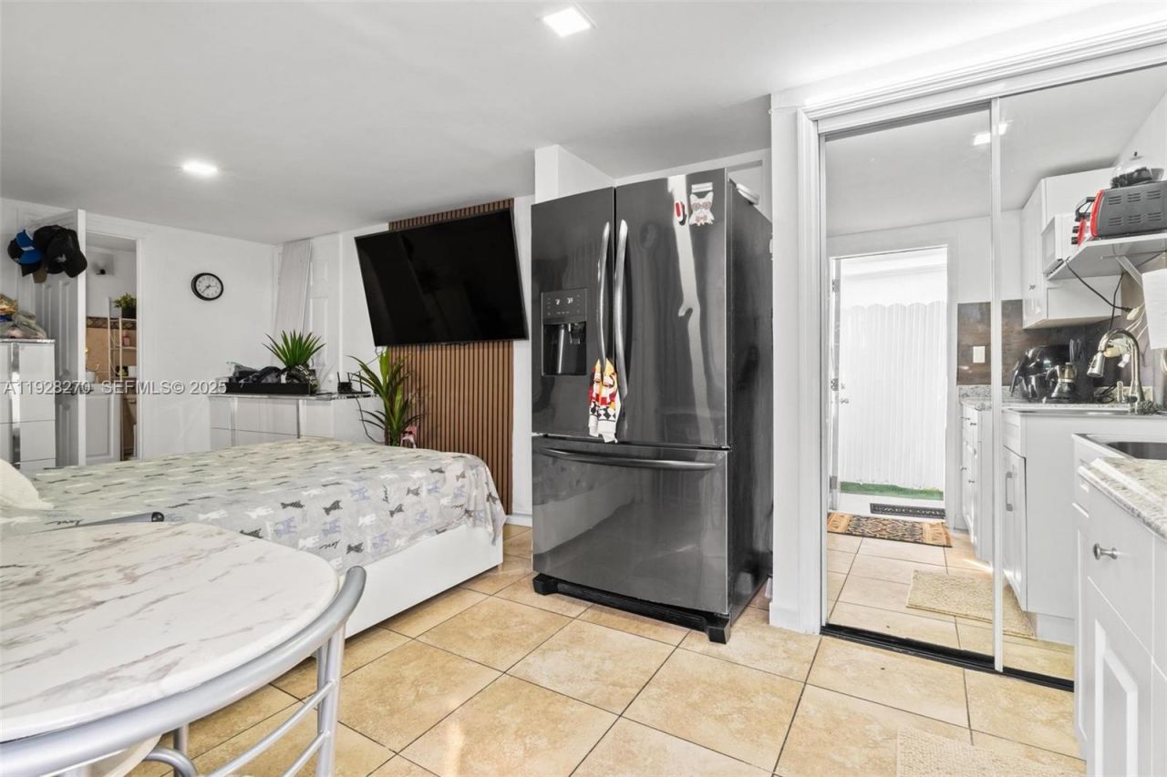 8822 NW 112th Ter, Hialeah Gardens, FL 33018 Photo