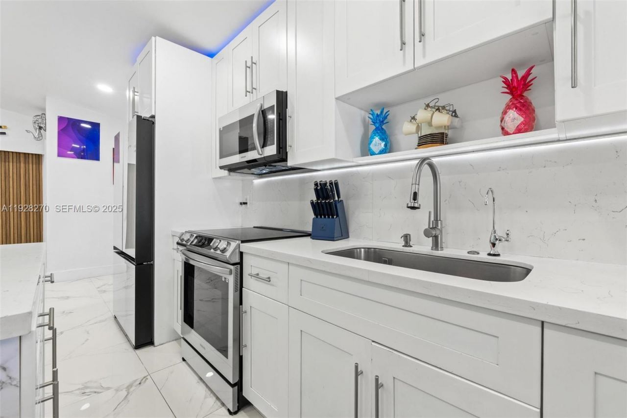 8822 NW 112th Ter, Hialeah Gardens, FL 33018 Photo