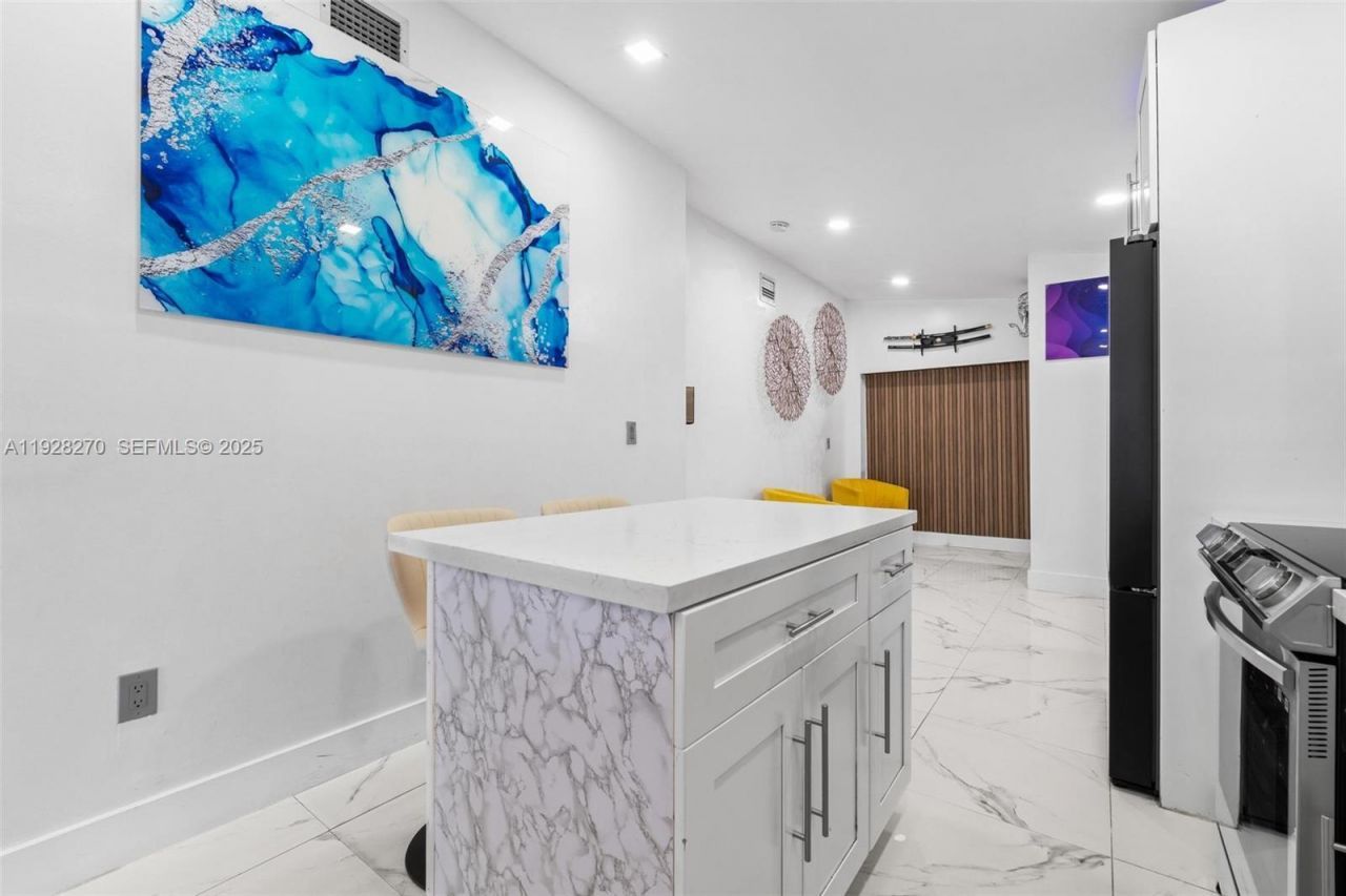 8822 NW 112th Ter, Hialeah Gardens, FL 33018 Photo