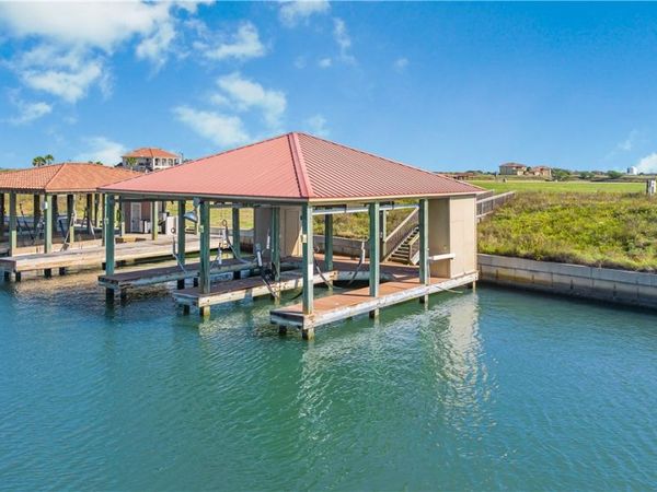 92 Chardonnay Way, Port O'Connor, TX 77979