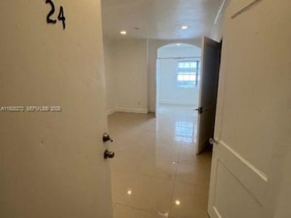 2614 SW 8th St, Unit 24, Miami, FL 33135
