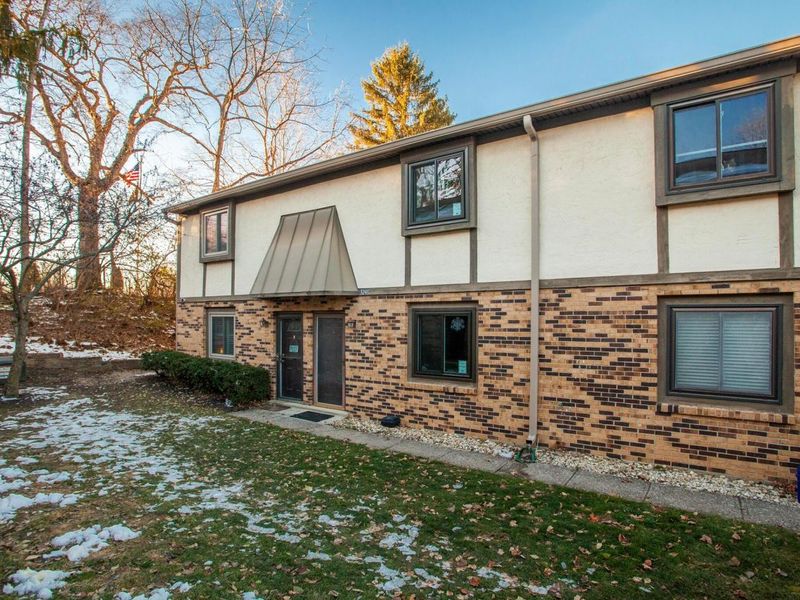 3246 Summerdale Lane, Unit 34, Columbus, OH 43221 Photo 1