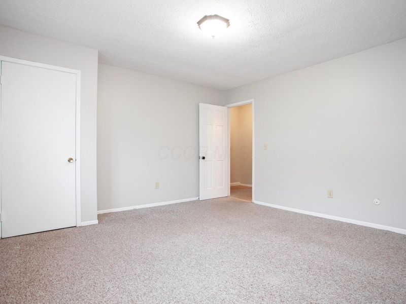 3246 Summerdale Lane, Unit 34, Columbus, OH 43221 Photo 12