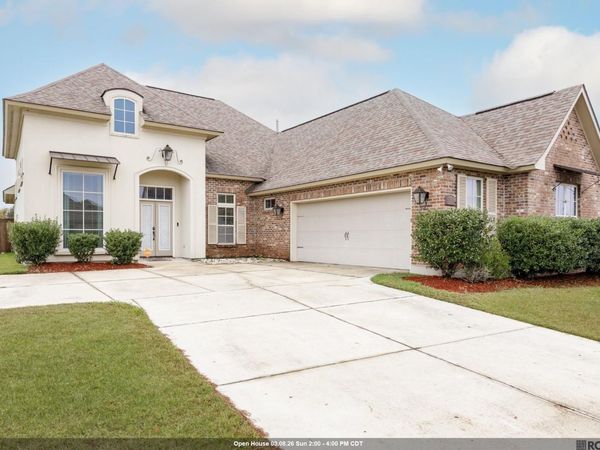 3421 Meadow Grove Dr, Zachary, LA 70791