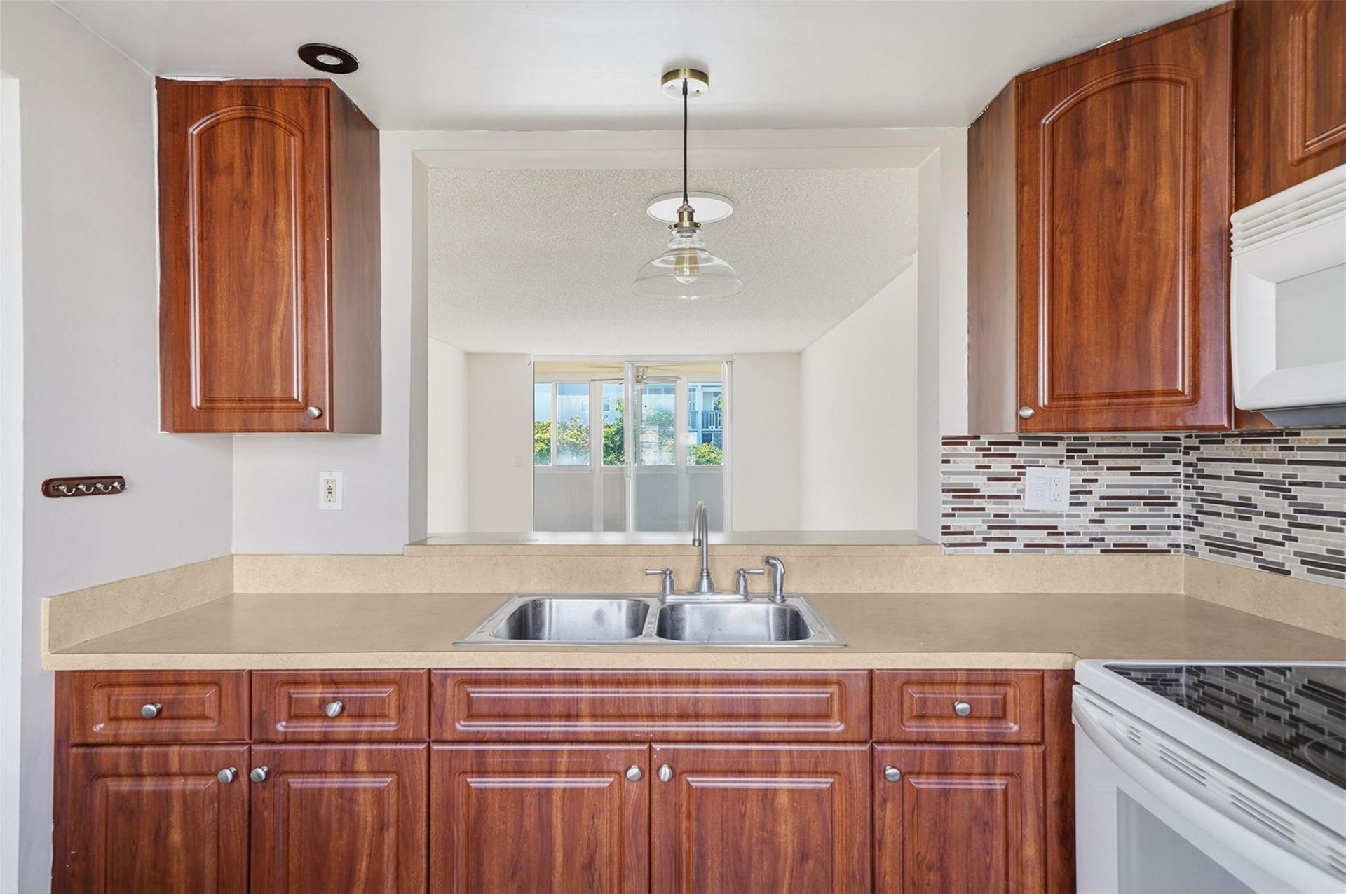 320 NE 12th Ave, Unit 503, Hallandale Beach, FL 33009 Photo