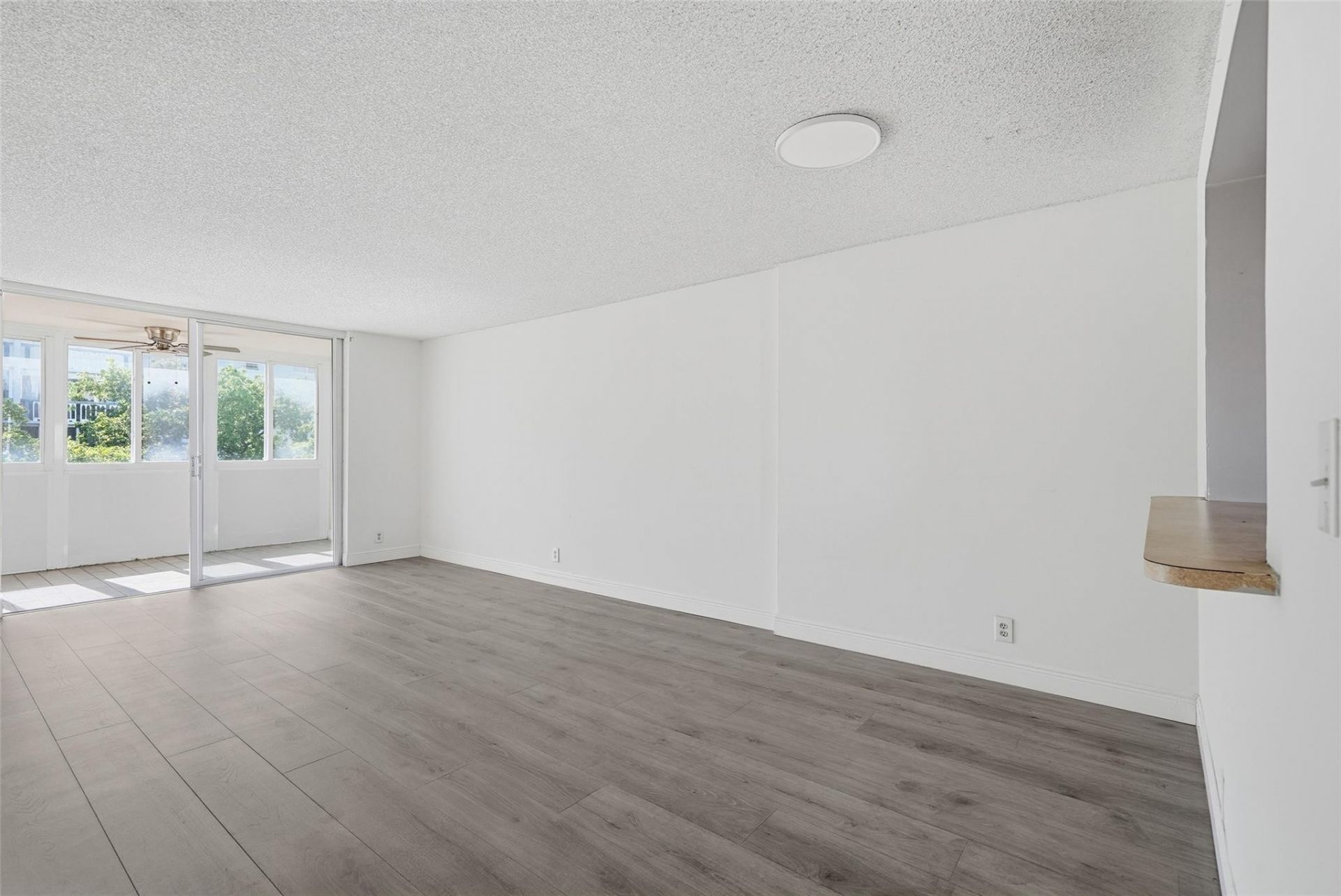 320 NE 12th Ave, Unit 503, Hallandale Beach, FL 33009 Photo