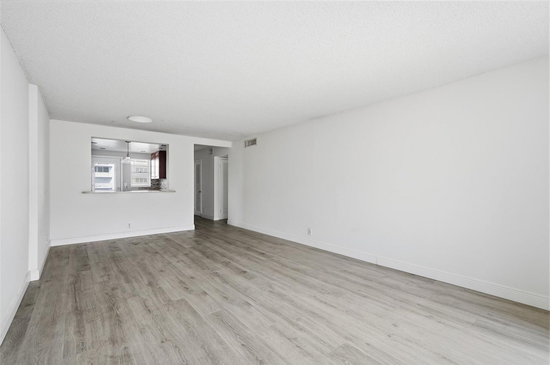 320 NE 12th Ave, Unit 503, Hallandale Beach, FL 33009 Photo