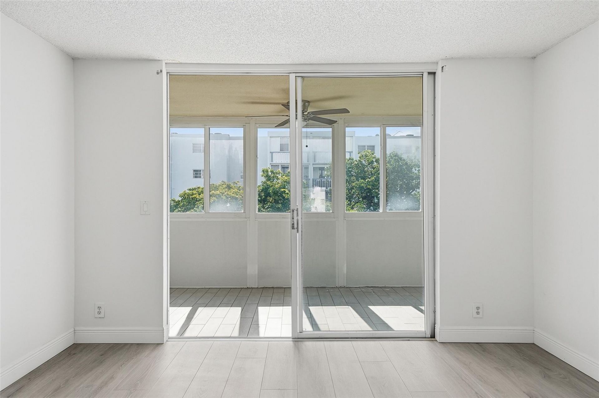 320 NE 12th Ave, Unit 503, Hallandale Beach, FL 33009 Photo