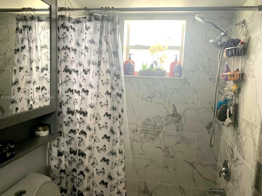 18900 NE 14th Ave, Unit D-205, Miami, FL 33179 Photo