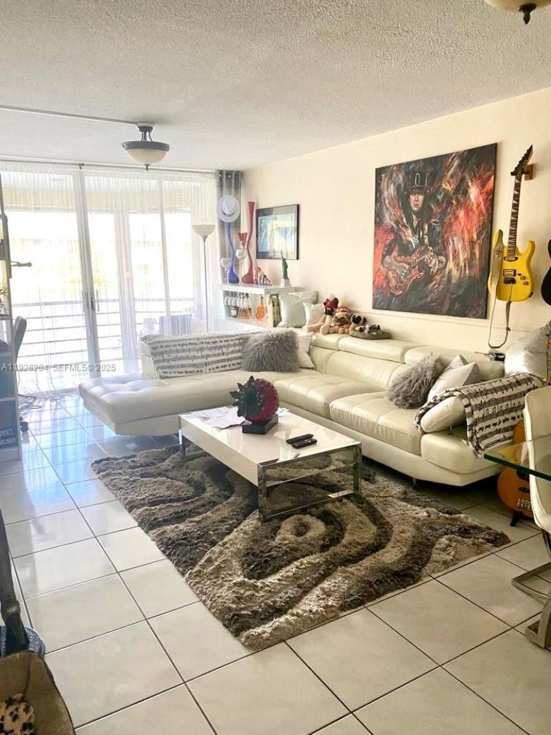 18900 NE 14th Ave, Unit D-205, Miami, FL 33179 Photo