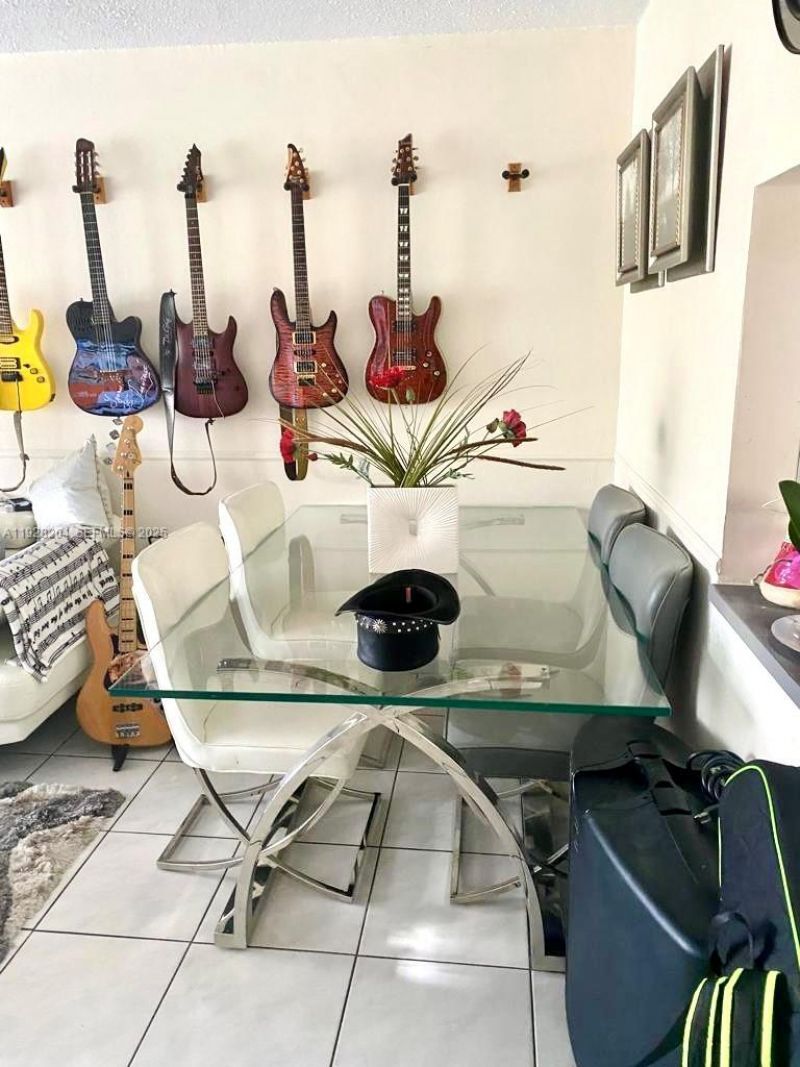 18900 NE 14th Ave, Unit D-205, Miami, FL 33179 Photo