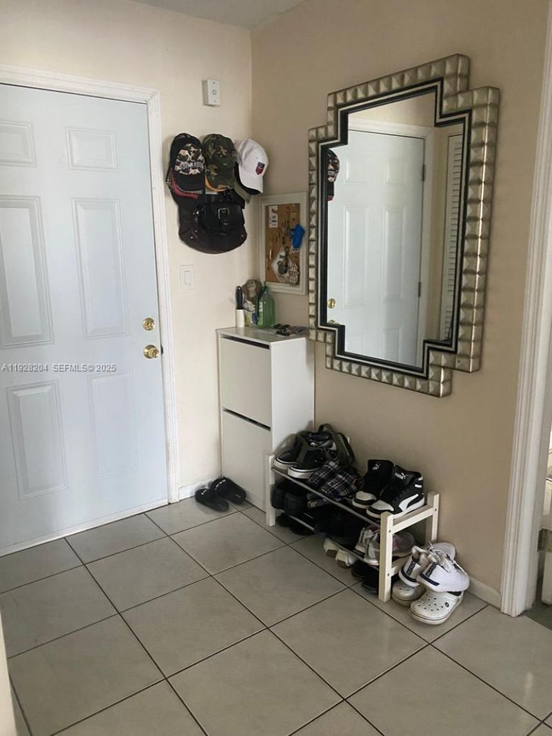 18900 NE 14th Ave, Unit D-205, Miami, FL 33179 Photo