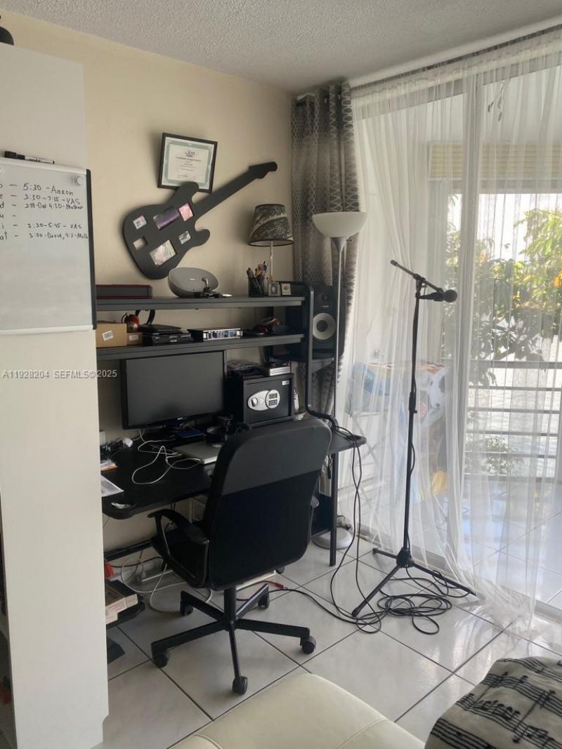 18900 NE 14th Ave, Unit D-205, Miami, FL 33179 Photo