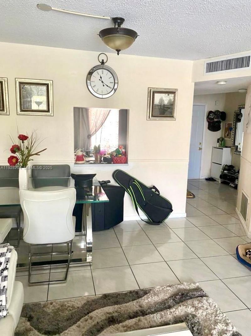 18900 NE 14th Ave, Unit D-205, Miami, FL 33179 Photo