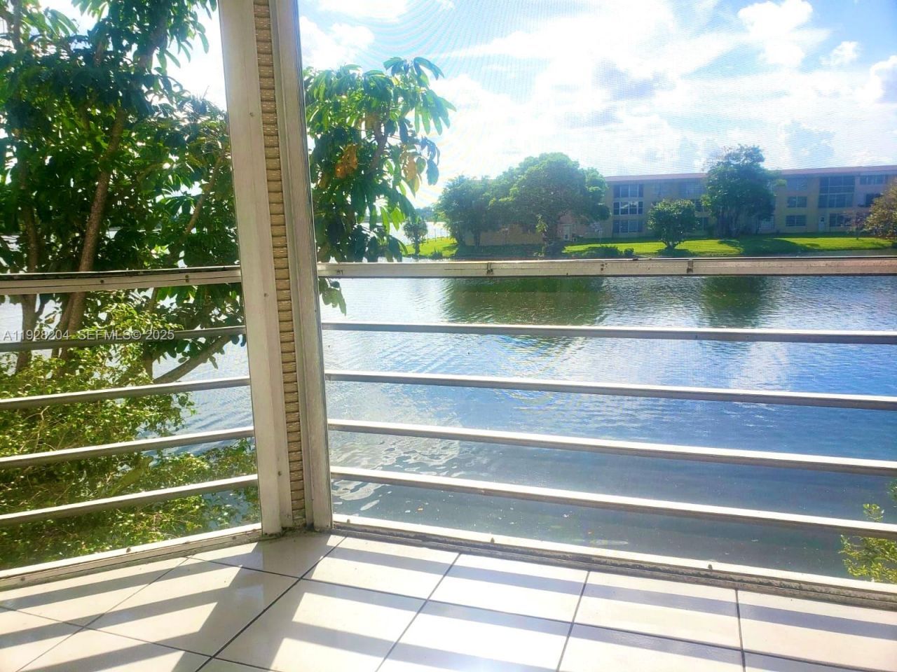 18900 NE 14th Ave, Unit D-205, Miami, FL 33179 Photo