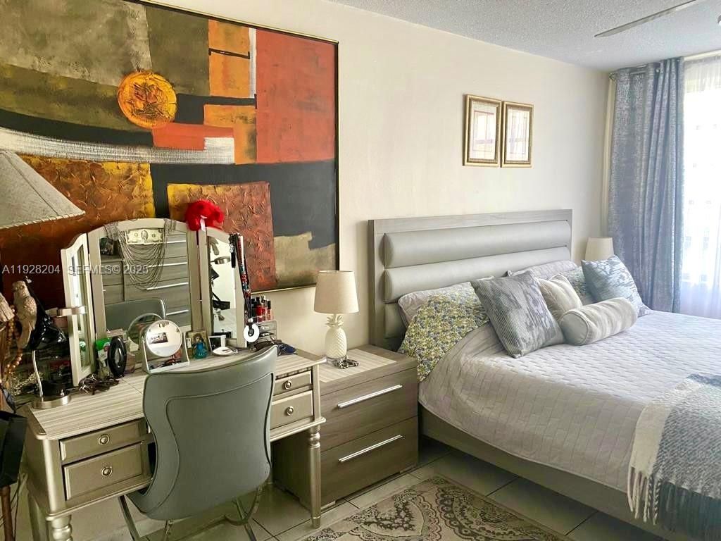 18900 NE 14th Ave, Unit D-205, Miami, FL 33179 Photo