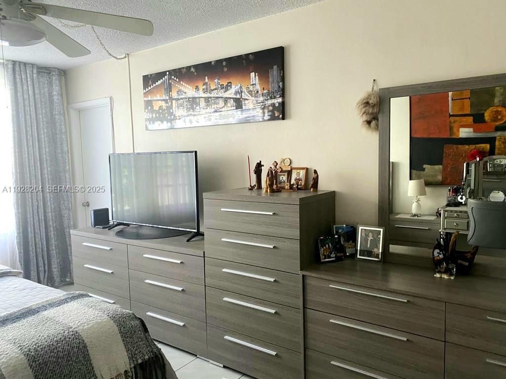 18900 NE 14th Ave, Unit D-205, Miami, FL 33179 Photo