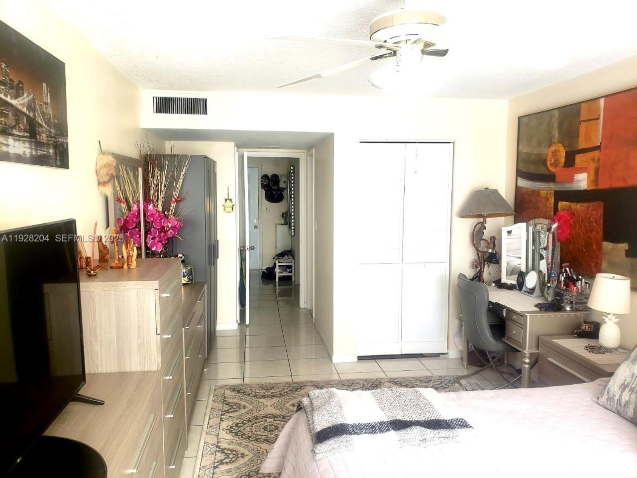 18900 NE 14th Ave, Unit D-205, Miami, FL 33179 Photo