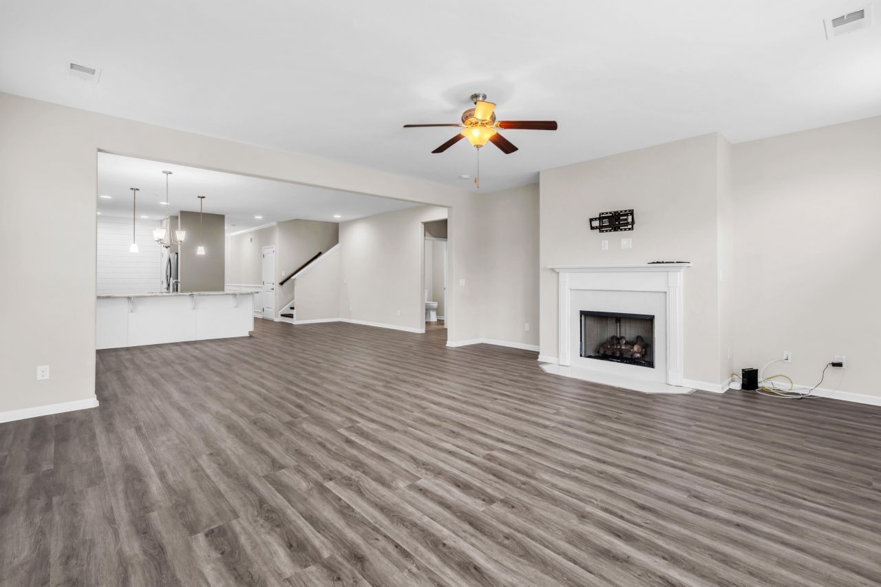 394 Sanctuary Park Drive Photo 13