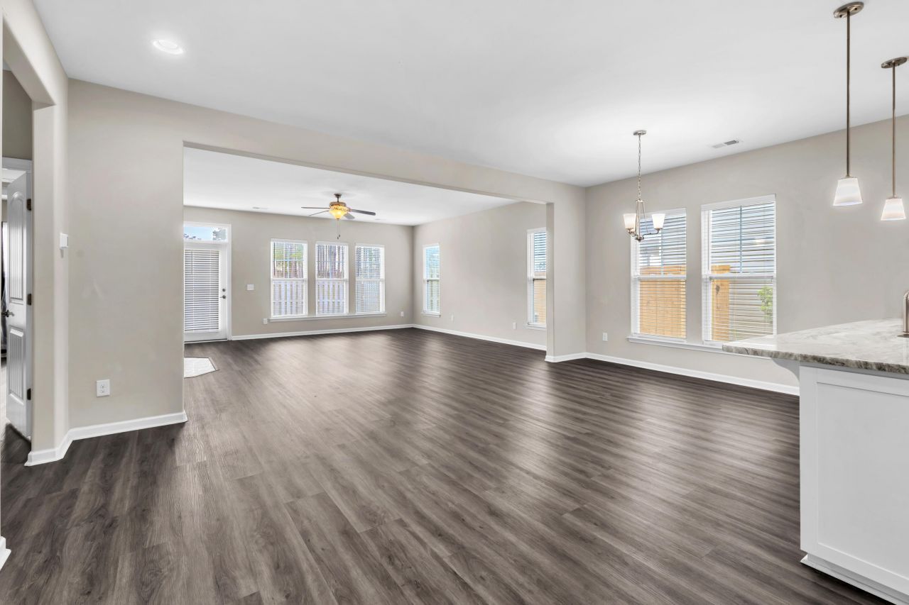 394 Sanctuary Park Drive Photo 14