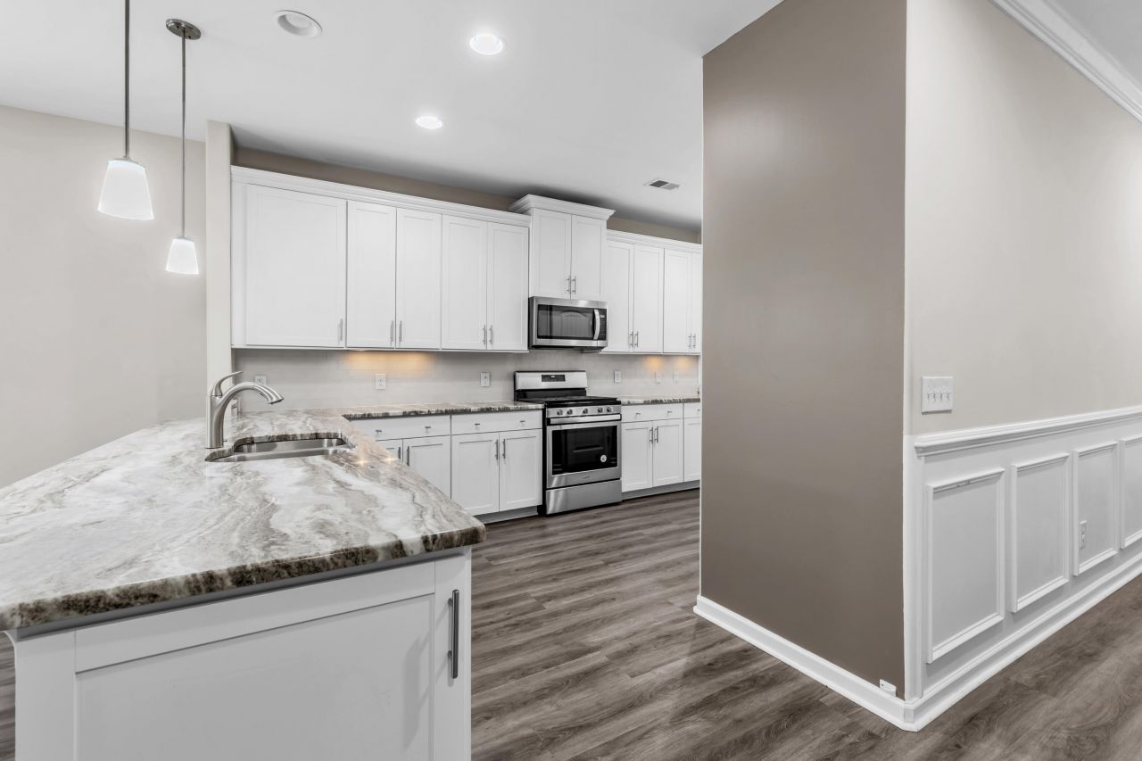 394 Sanctuary Park Drive Photo 9