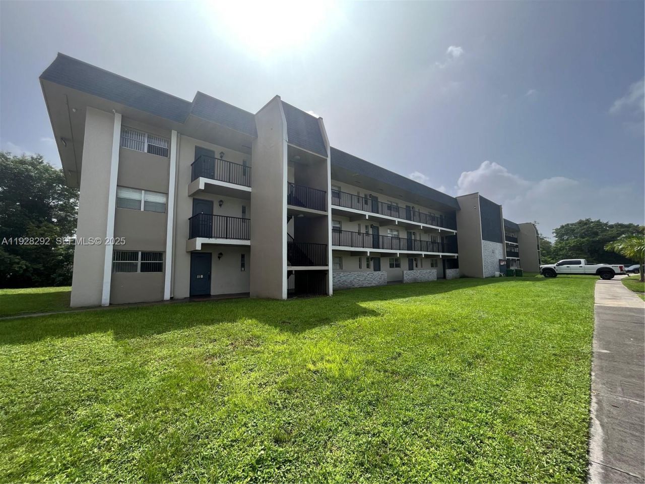 7820 S Colony Cir S, Unit 301, Tamarac, FL 33321 Photo