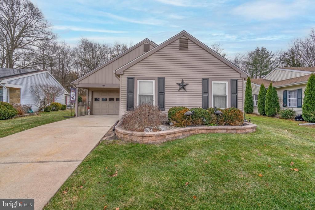 186 Dorchester Drive, Southampton, NJ 08088 Main Photo