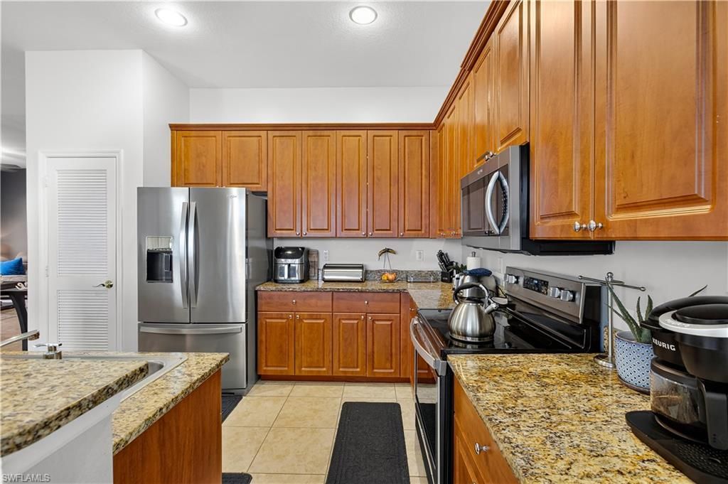 2524 Keystone Lake Dr, Cape Coral, FL 33909 Photo