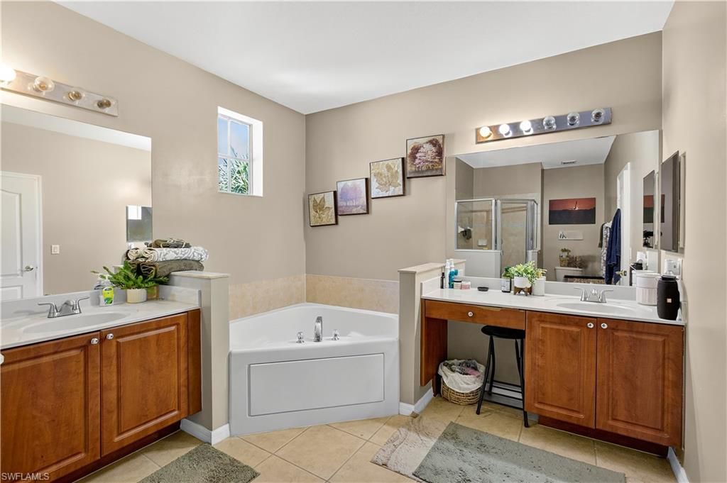 2524 Keystone Lake Dr, Cape Coral, FL 33909 Photo