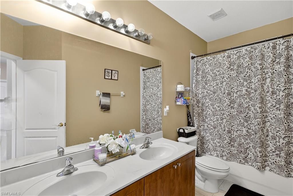 2524 Keystone Lake Dr, Cape Coral, FL 33909 Photo