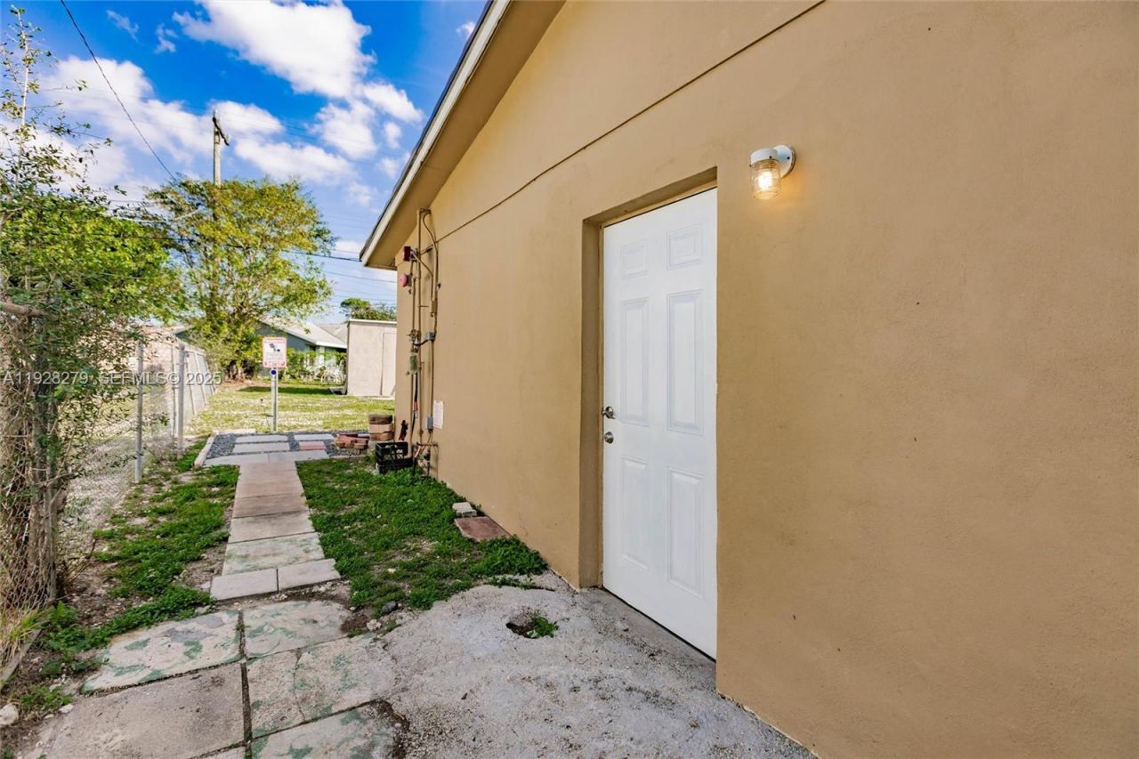 720 NW 38th Ave, Lauderhill, FL 33311 Photo