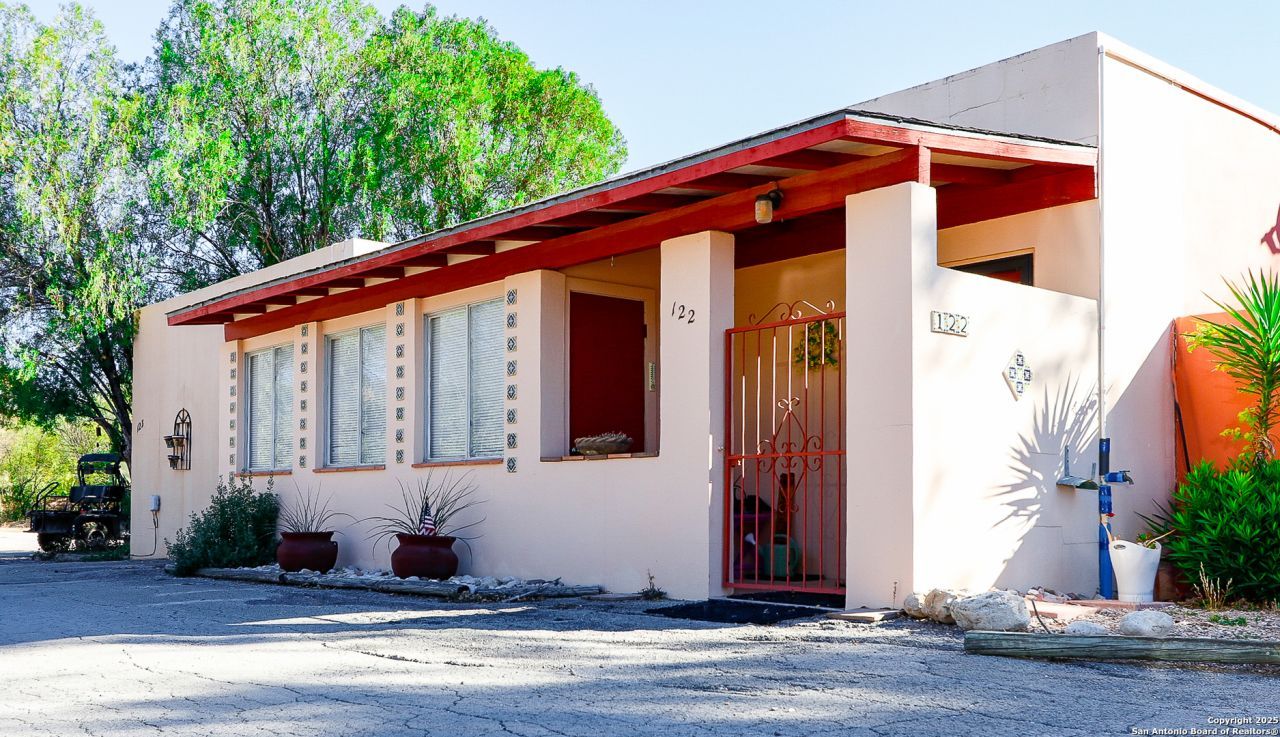 122 Via De La Fuente, Unit 1, Brackettville, TX 78832 Main Photo