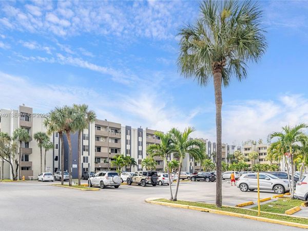 10000 NW 80th Ct, Unit 2162, Hialeah Gardens, FL 33016