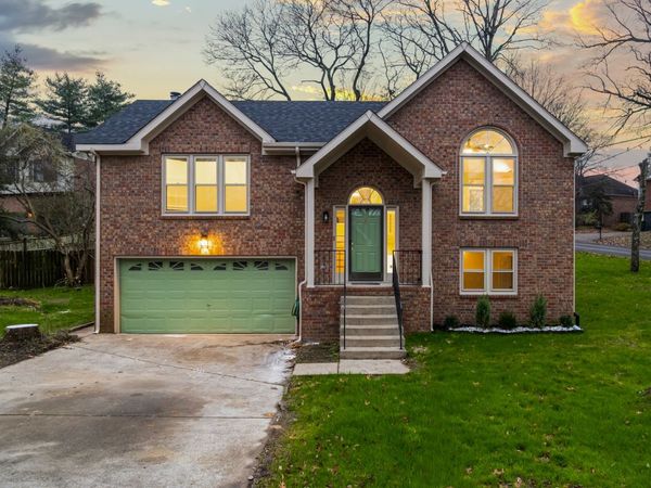 800 Carlisle Ct N, Nashville, TN 37214