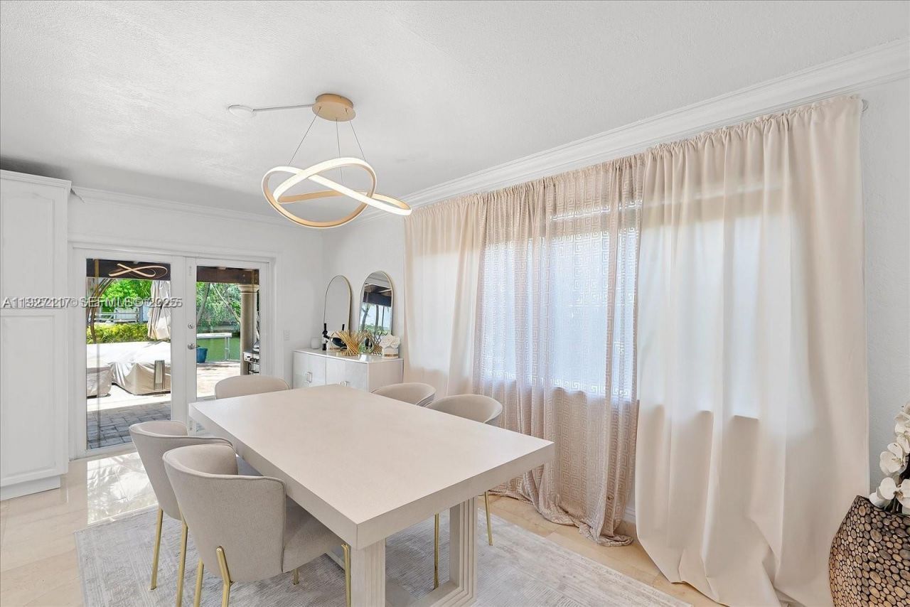 3220 NE 164th St, North Miami Beach, FL 33160 Photo