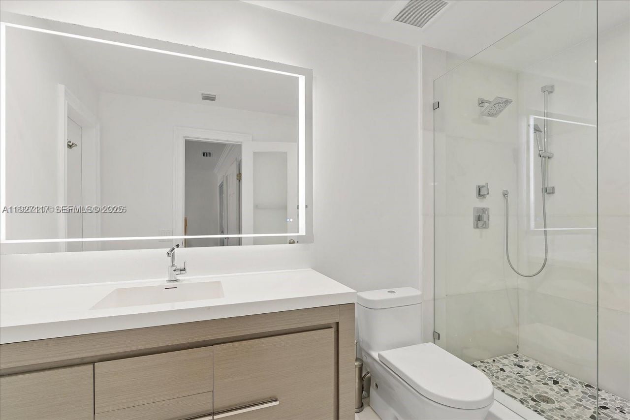 3220 NE 164th St, North Miami Beach, FL 33160 Photo