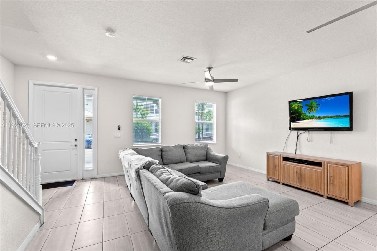 1190 Eucalyptus Dr, Unit 5, Hollywood, FL 33021 Photo