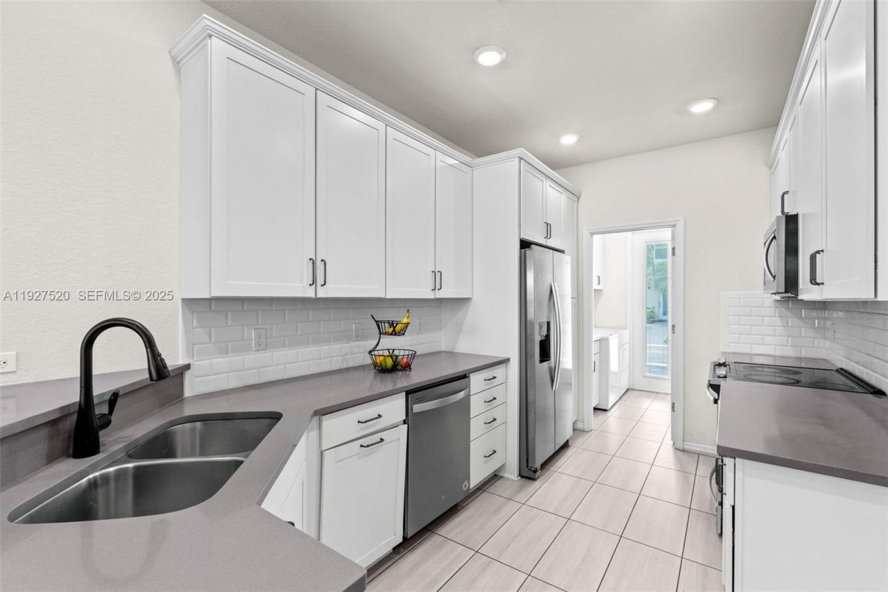 1190 Eucalyptus Dr, Unit 5, Hollywood, FL 33021 Photo